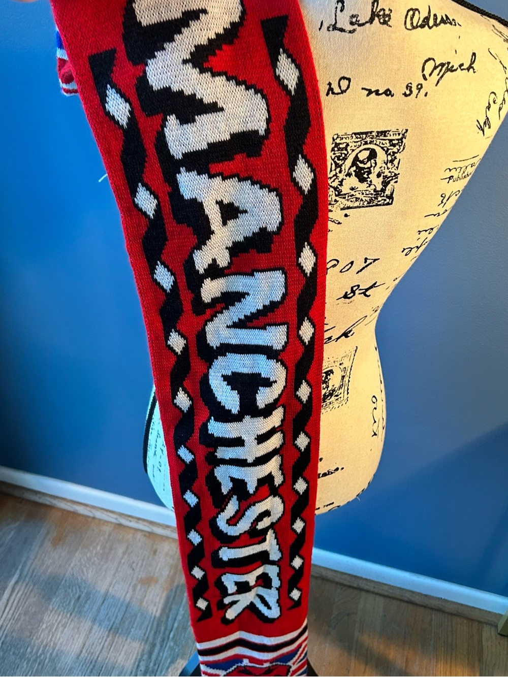 Manchester soccer club Scarf - Picture 6 of 9